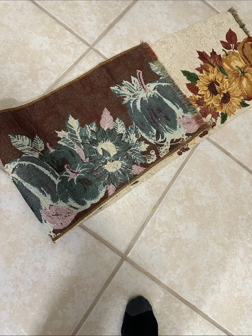 Autumn Pumpkin & Sunflower Tapestry Table Runner NWOT